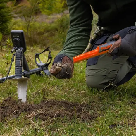Nokta AccuPoint Lite Pinpointer In Use Nokta AccuPoint Lite pinpointer locating a recovered target